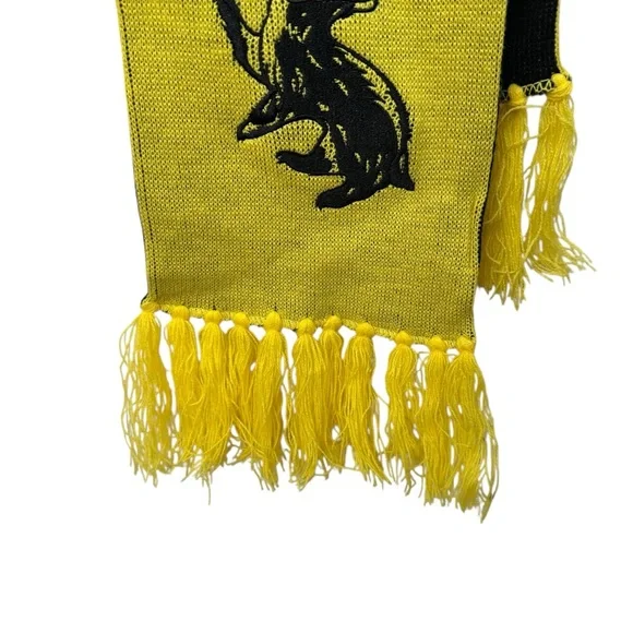 Harry Potter Hufflepuff Scarf Black Yellow Knit Striped Hogwarts Wizardcore - Picture 2 of 7